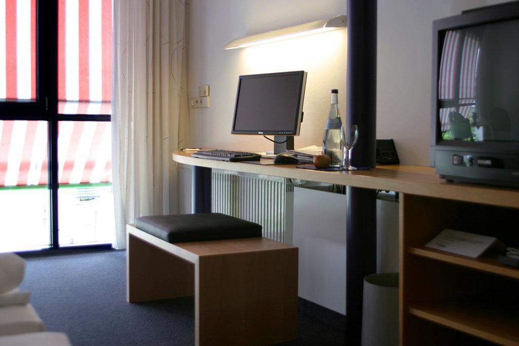 Seehotel Friedrichshafen Room photo